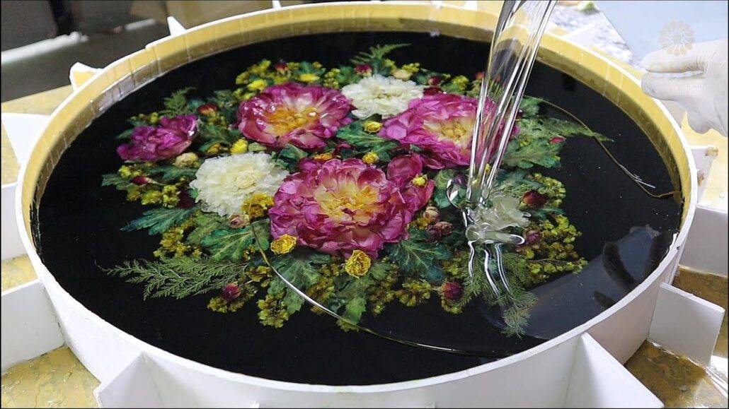 ساخت میز رزینی با گل طبیعی